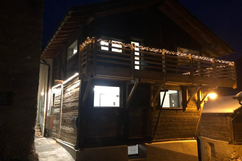 Grand appartement avec terrasse à Chez-Les-Reuses Orsières Esterno foto