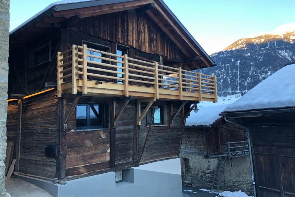 Grand appartement avec terrasse à Chez-Les-Reuses Orsières Esterno foto