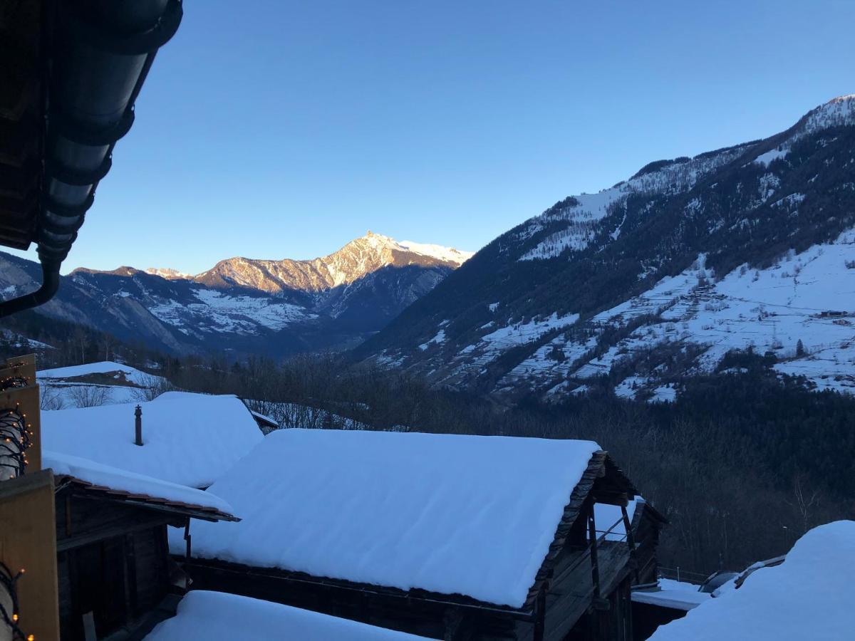 Grand appartement avec terrasse à Chez-Les-Reuses Orsières Esterno foto